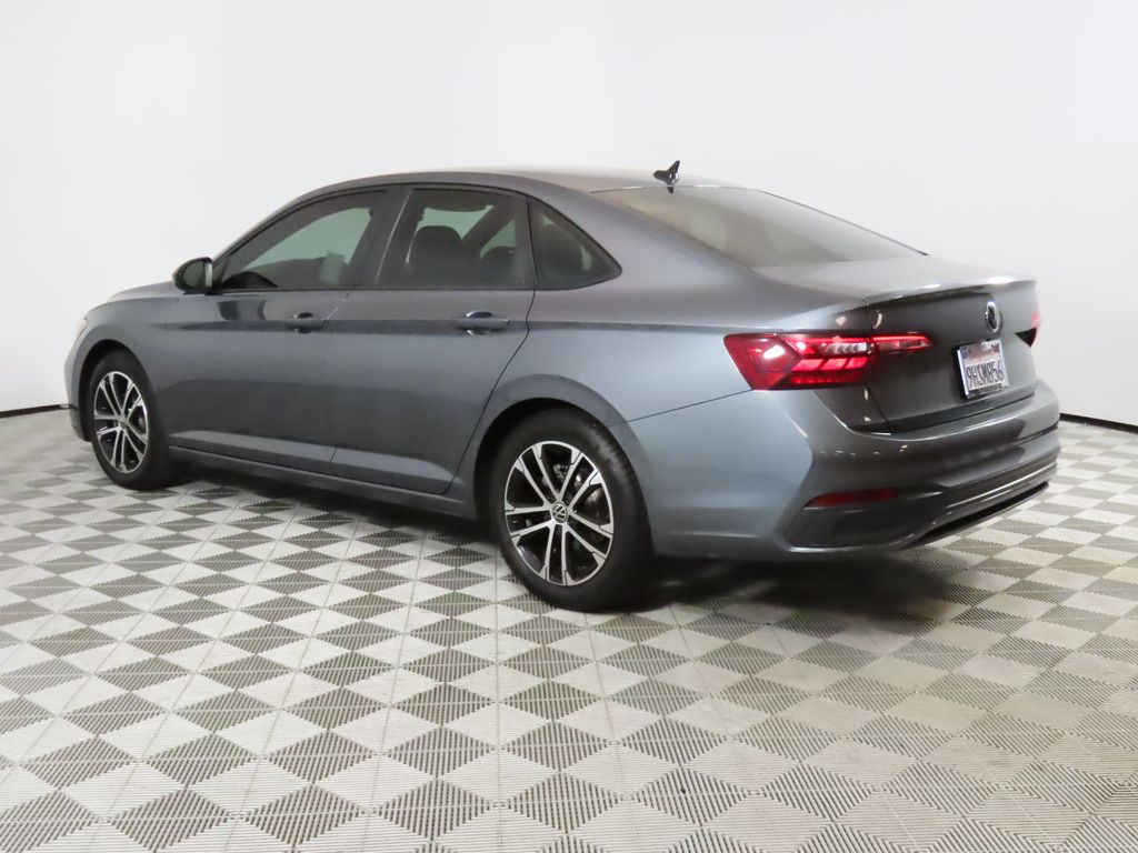 Thumbnail: 2023 Volkswagen Jetta - 3