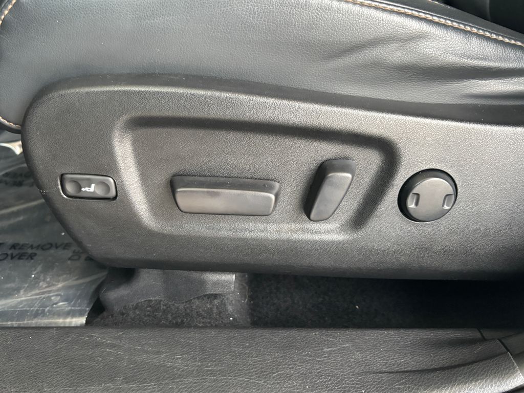 Thumbnail: 2019 Toyota Highlander - 25