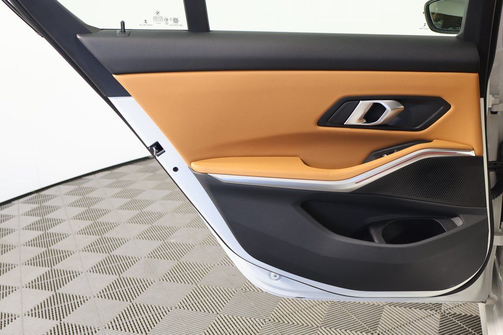 Thumbnail: 2025 BMW 3 Series - 13