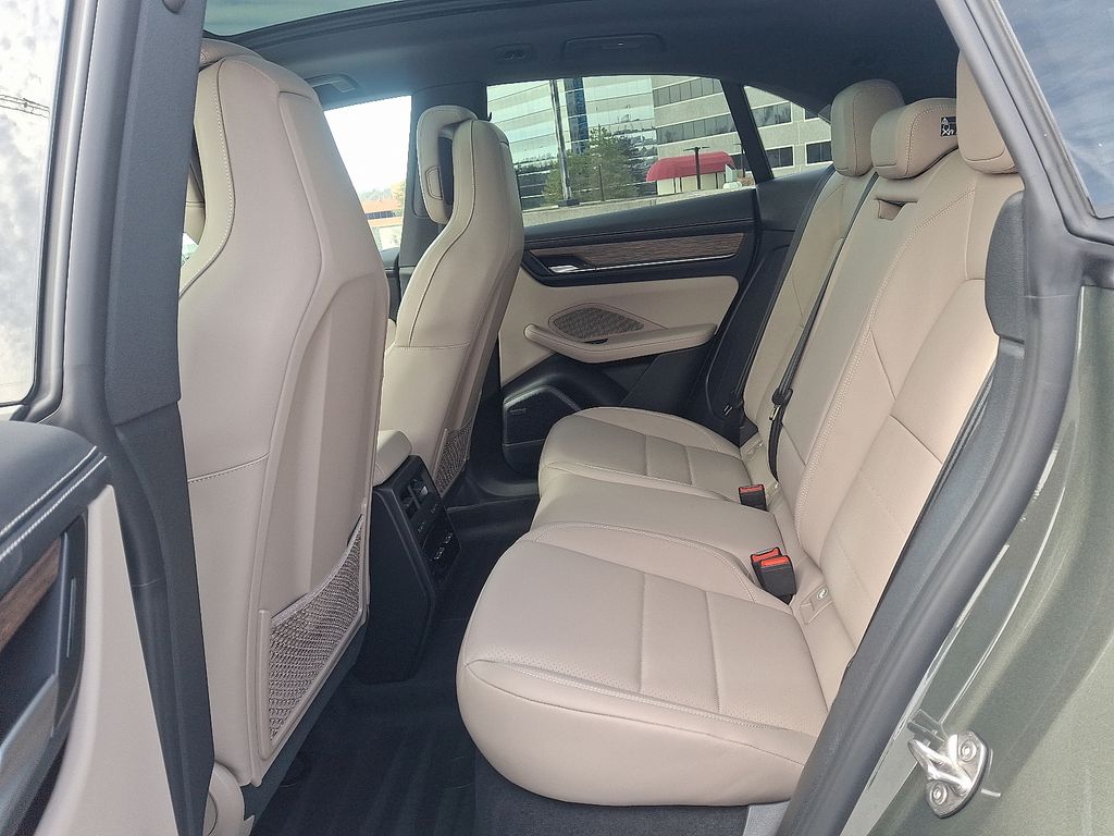 Thumbnail: 2026 Porsche Macan - 12