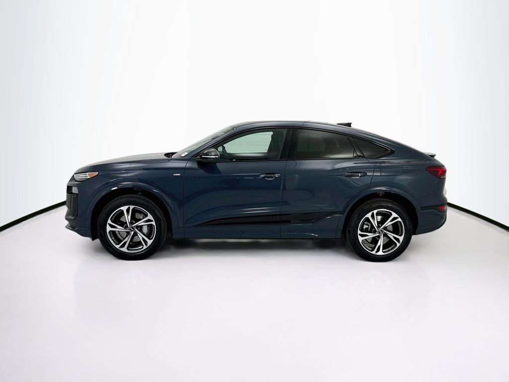 Thumbnail: 2027 Audi Q6 e-tron - 8