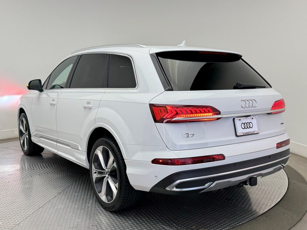 Thumbnail: 2021 Audi Q7 - 10