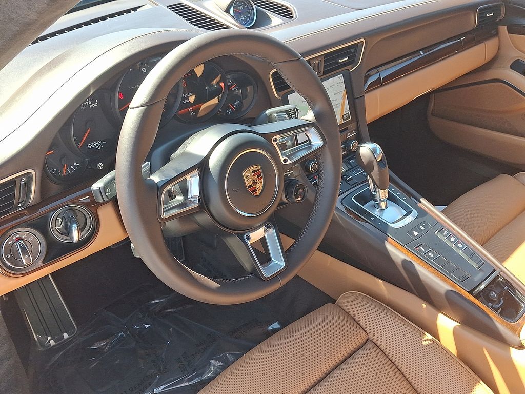 Thumbnail: 2017 Porsche 911 - 4