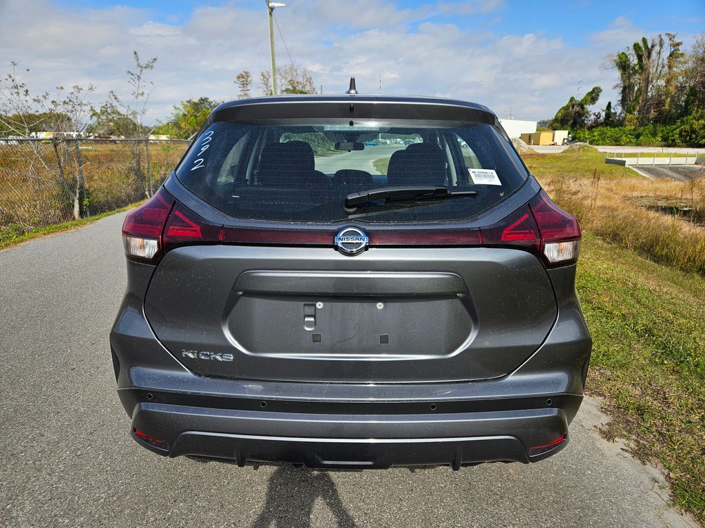 2021 Nissan Kicks S 4