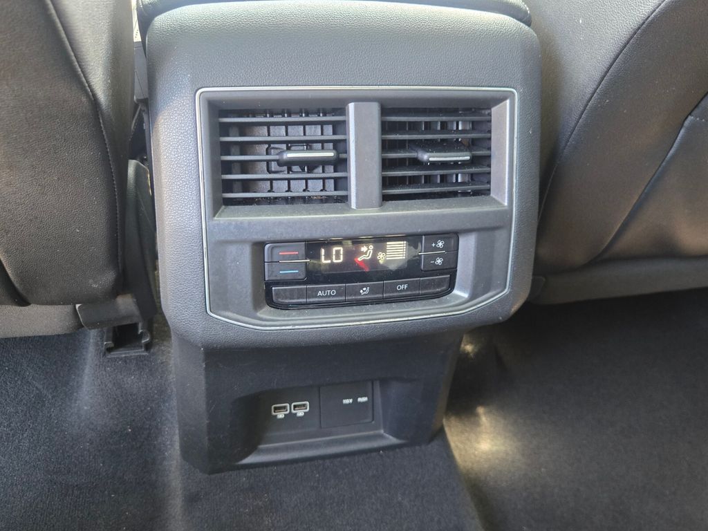2018 Volkswagen Atlas - $14,900