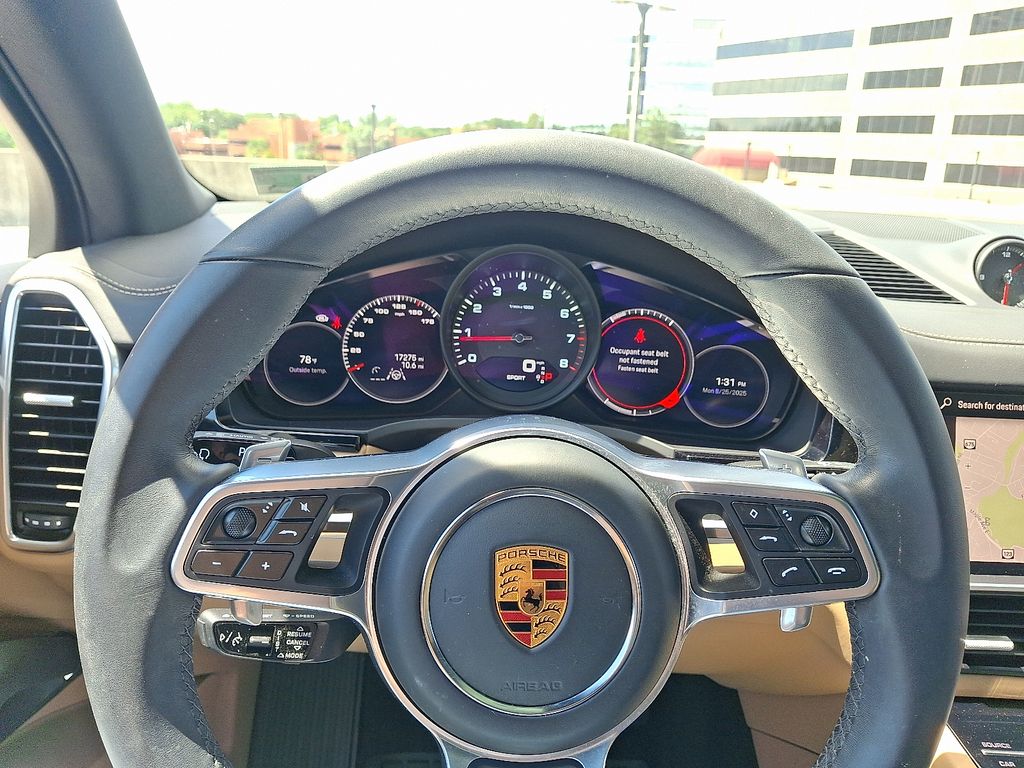 Thumbnail: 2022 Porsche Cayenne - 24