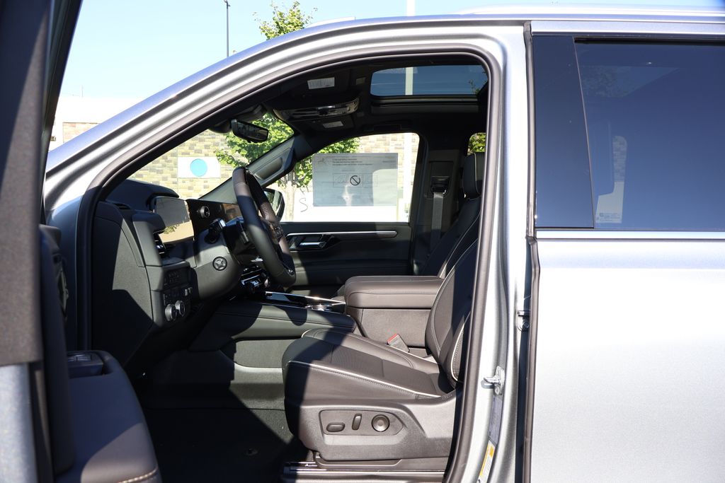 Thumbnail: 2025 Chevrolet Suburban - 14