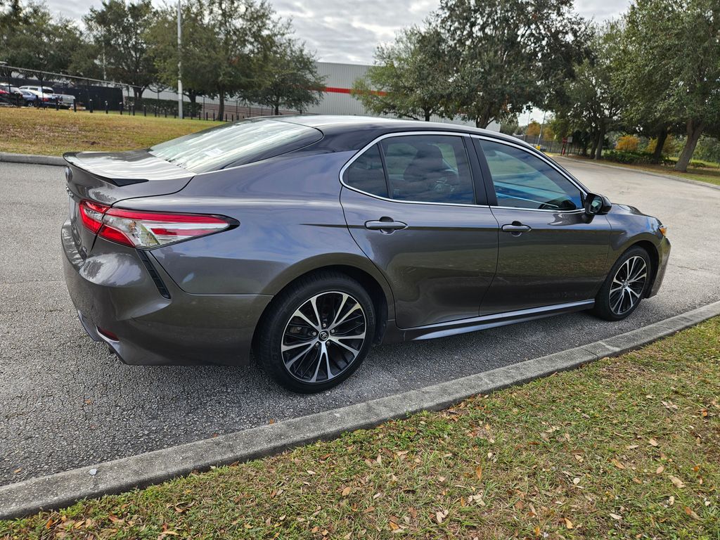 2018 Toyota Camry SE 5