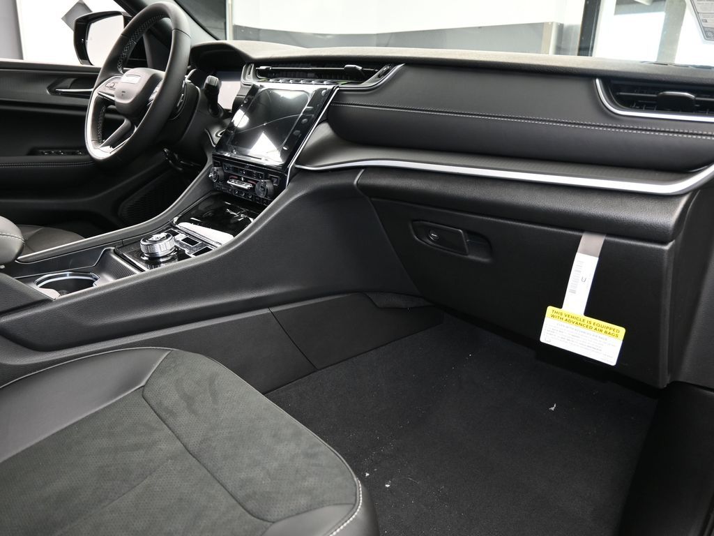 New 2025 Baltic Gray Metallic Clearcoat Jeep Altitude X image 37