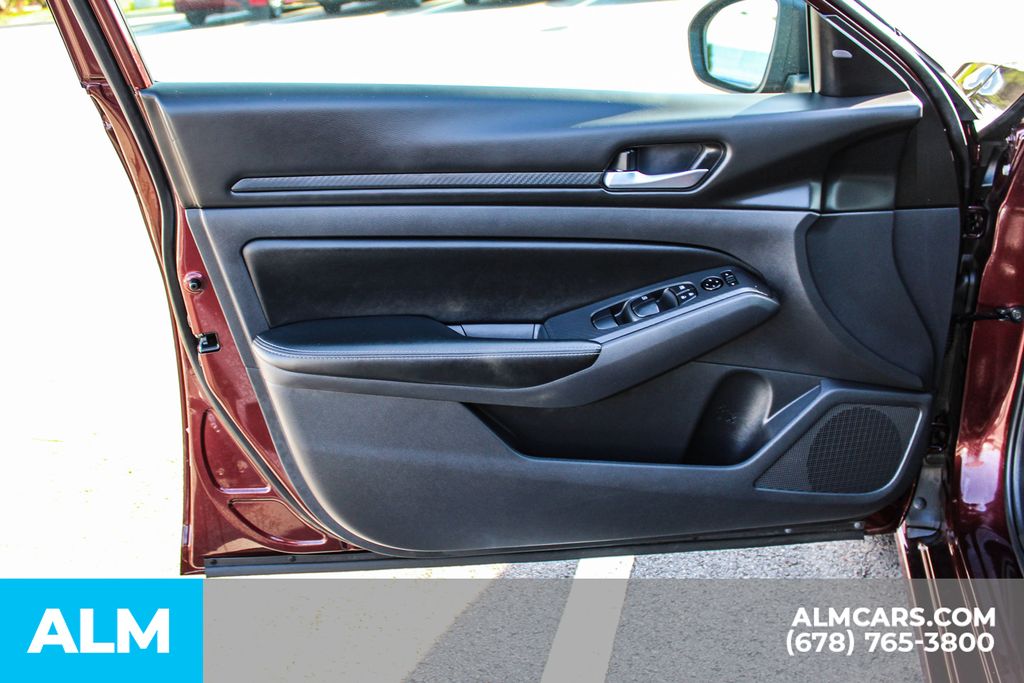 Used 2025 Red Nissan 2.5 SV image 37