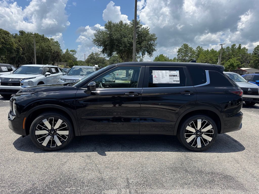 2025 Mitsubishi Outlander SE photo 2