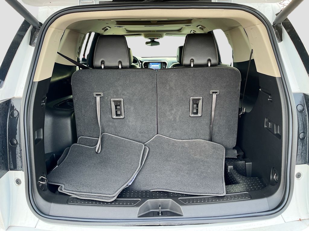 2023 GMC Acadia Denali - Photo 28
