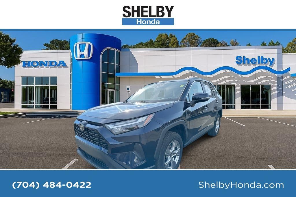 2024 Toyota RAV4 XLE FWD