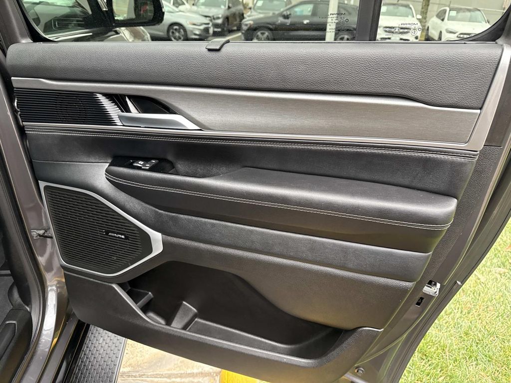 Thumbnail: 2025 Jeep Wagoneer - 23