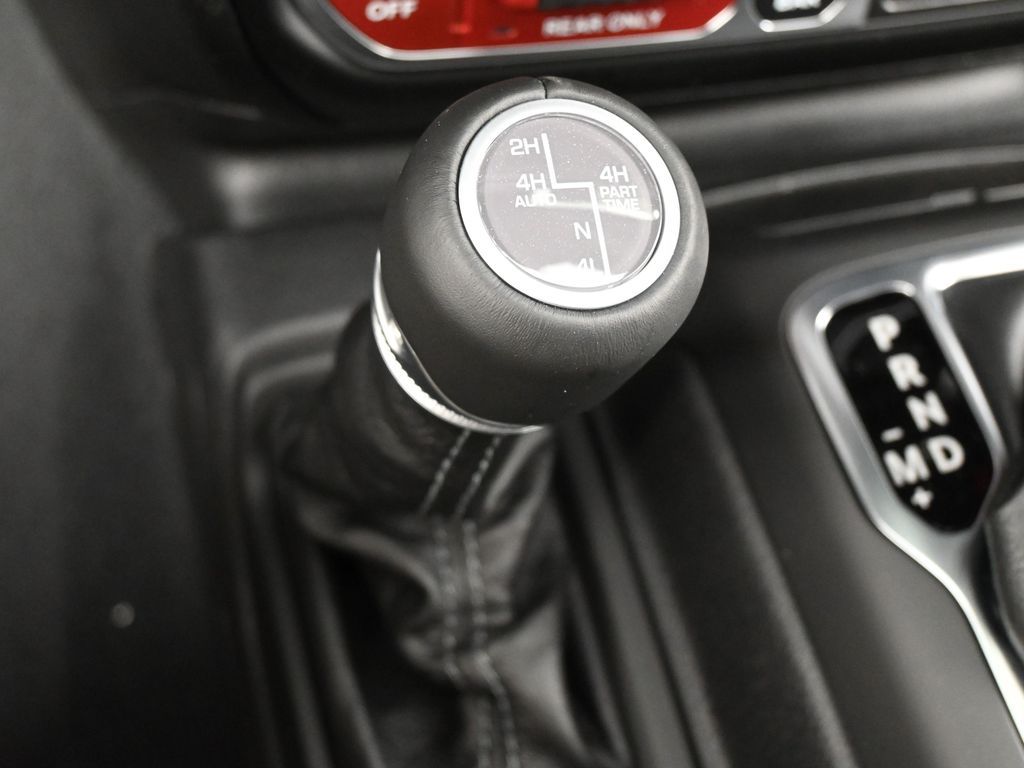 New 2026 Black Clearcoat Jeep Rubicon X image 18