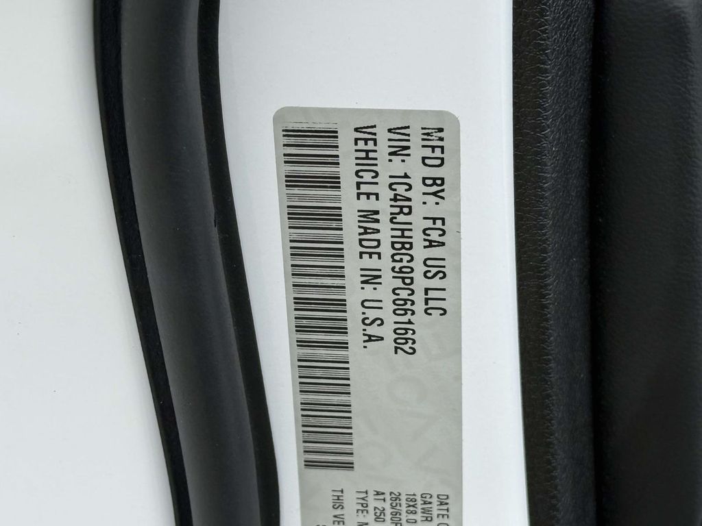 Used 2023 White Jeep Limited image 34