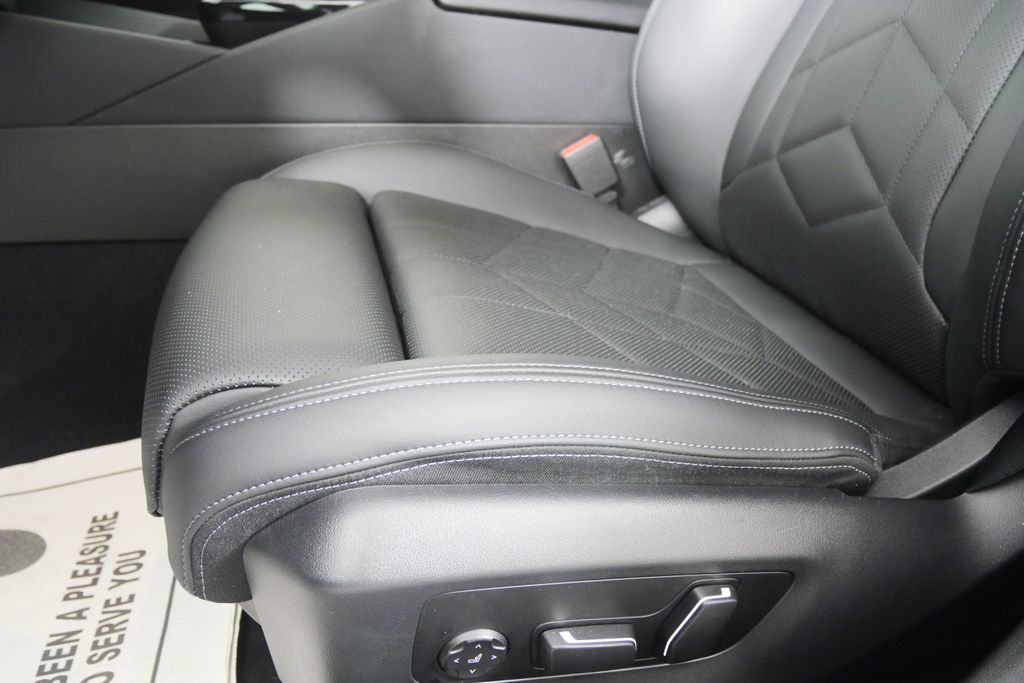 Thumbnail: 2026 BMW 5 Series - 9