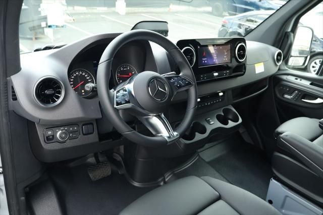 Thumbnail: 2026 Mercedes-Benz Sprinter - 3