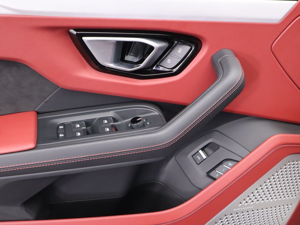 Thumbnail: 2022 Lamborghini Urus - 24