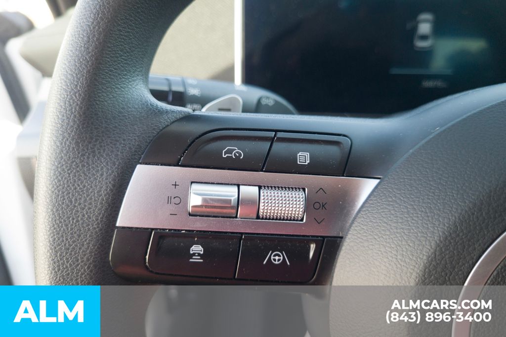 Used 2025 White Hyundai SEL image 15