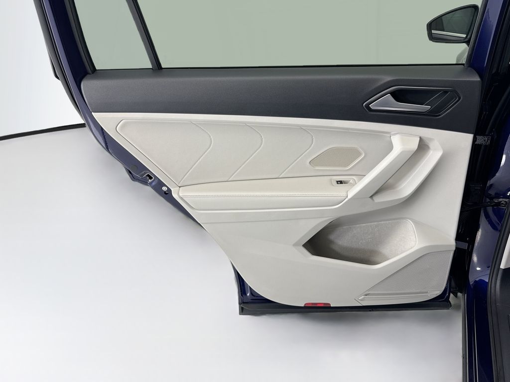 Thumbnail: 2023 Volkswagen Tiguan - 24