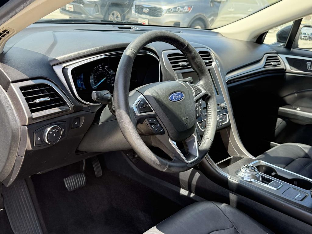 Used 2018 Black Ford SE image 3