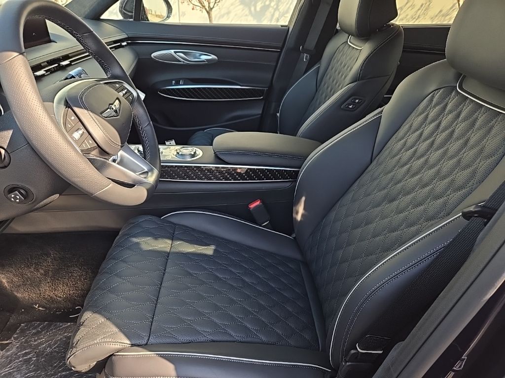 2025 Genesis GV70  14