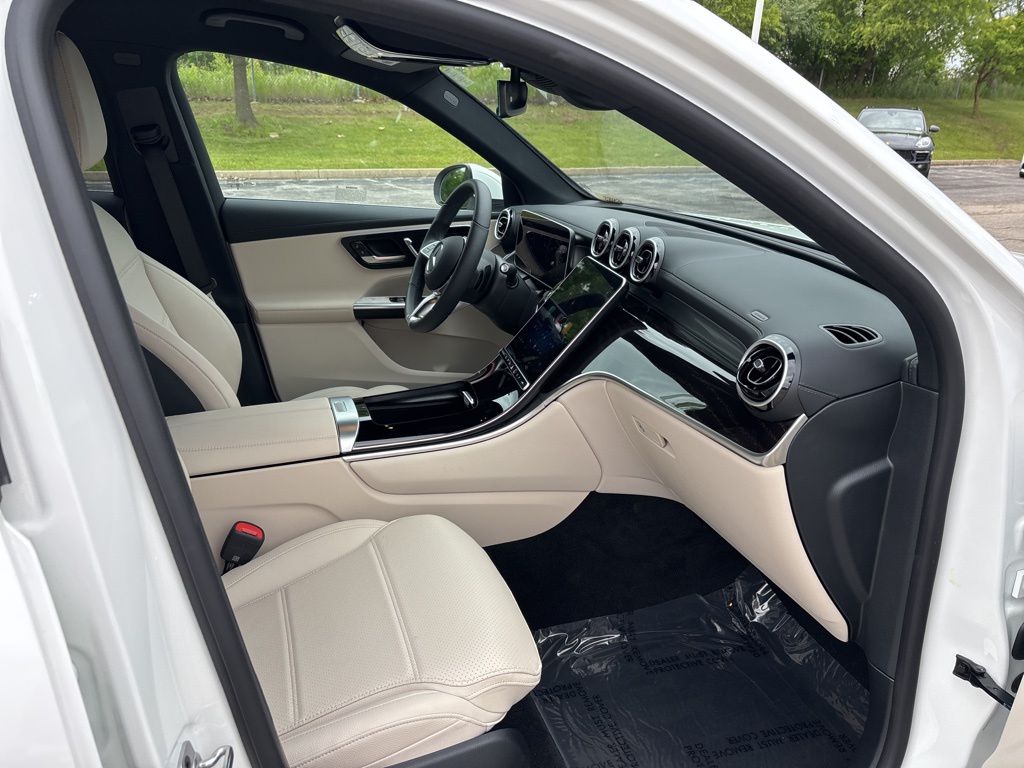 2025 Mercedes-Benz GLC GLC 350e photo