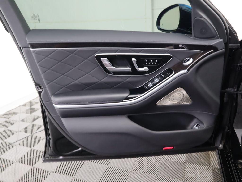 Thumbnail: 2024 Mercedes-Benz S-Class - 25