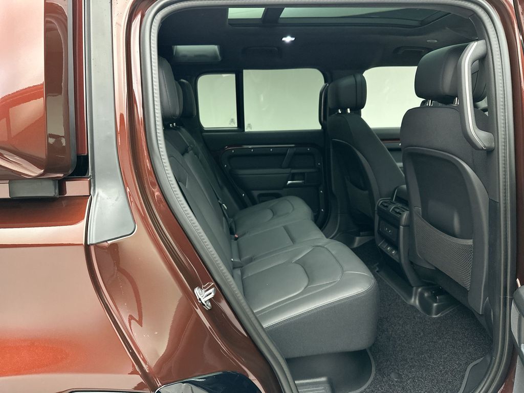2025 Land Rover Defender 110 6