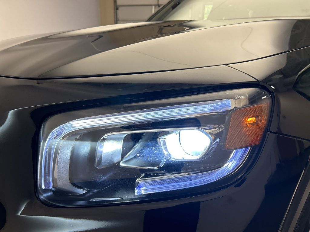 Thumbnail: 2023 Mercedes-Benz GLB - 9