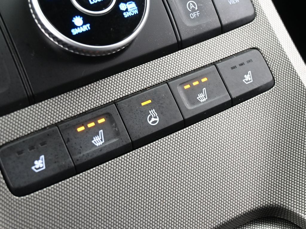 Used 2021 Hyper White Hyundai Limited image 32