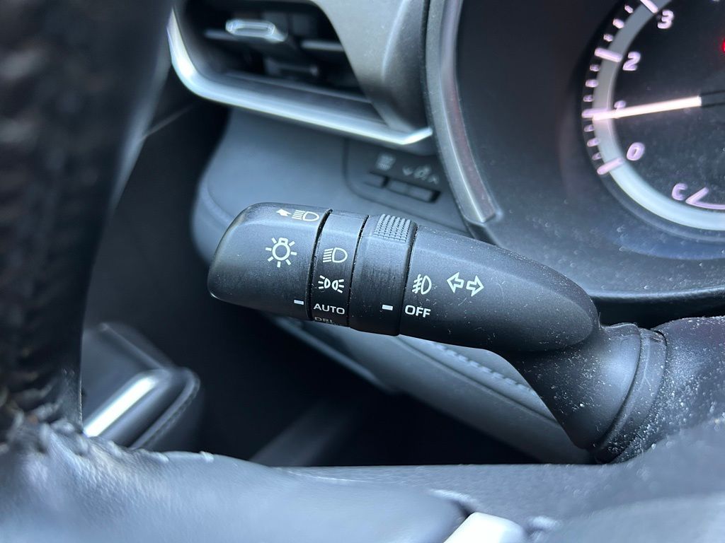 Thumbnail: 2023 Toyota Highlander - 22