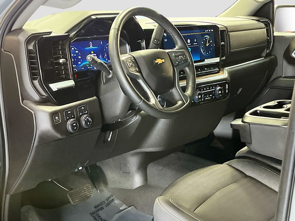 Used 2024 Sterling Gray Metallic Chevrolet LT image 9