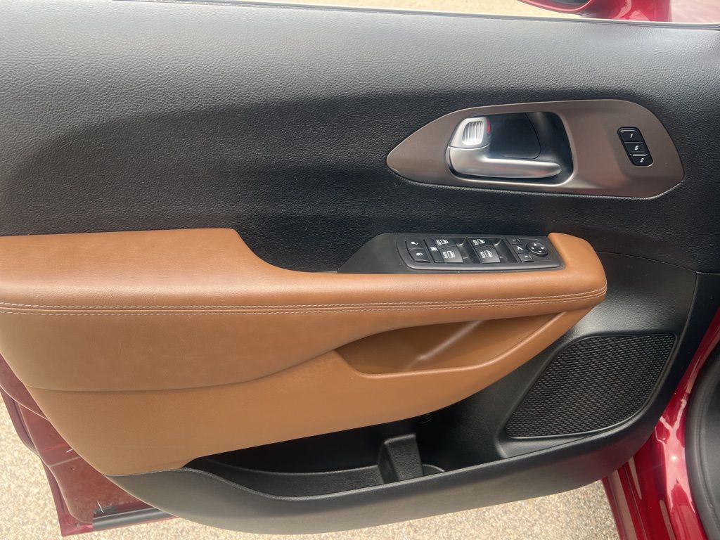 2018 Chrysler Pacifica Limited photo