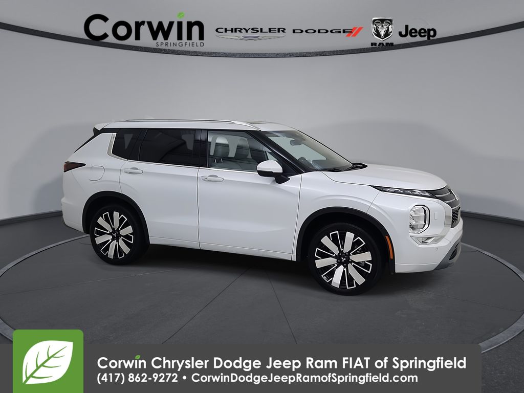 Silver 2025 Mitsubishi Outlander SUV / Crossover Front-Wheel Drive Continuously Variable Transmission