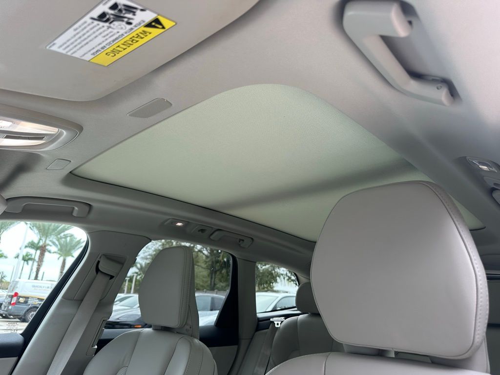 Thumbnail: 2023 Volvo XC60 - 23