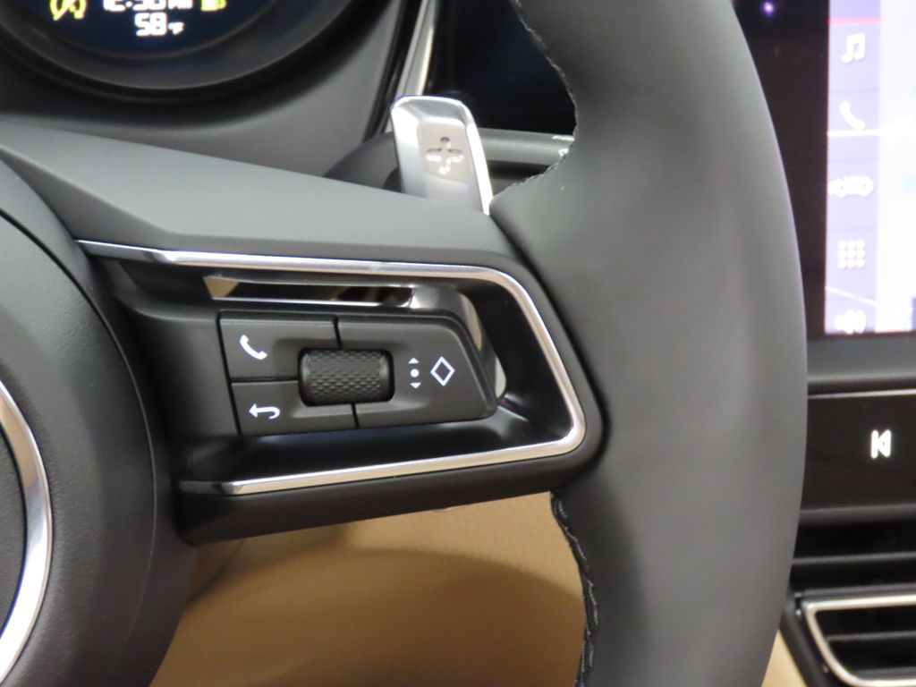 Thumbnail: 2026 Porsche Macan - 21