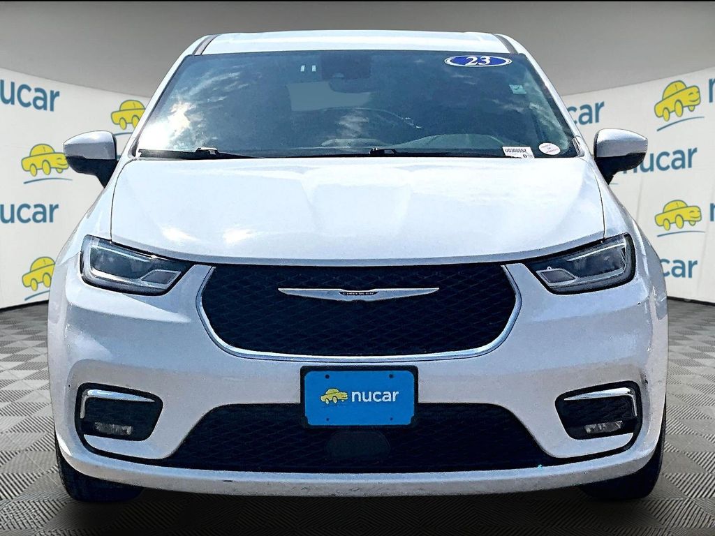 2023 Chrysler Pacifica — photo 2