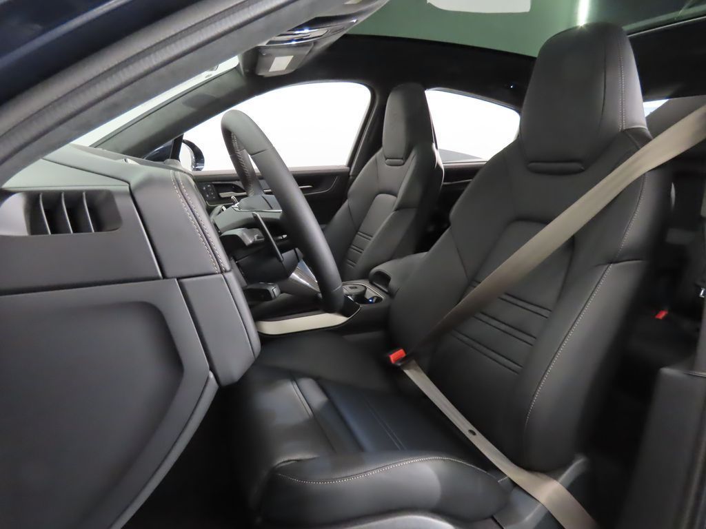 Thumbnail: 2025 Porsche  - 5