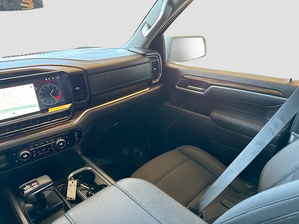 Used 2025 White GMC Elevation image 23