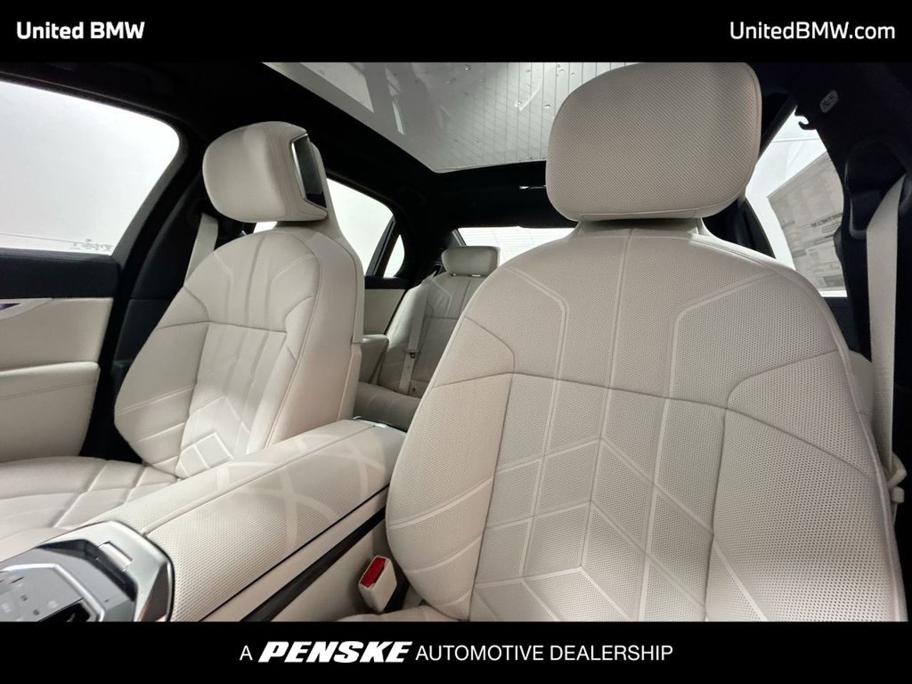 2025 BMW 7 Series 760i xDrive 13