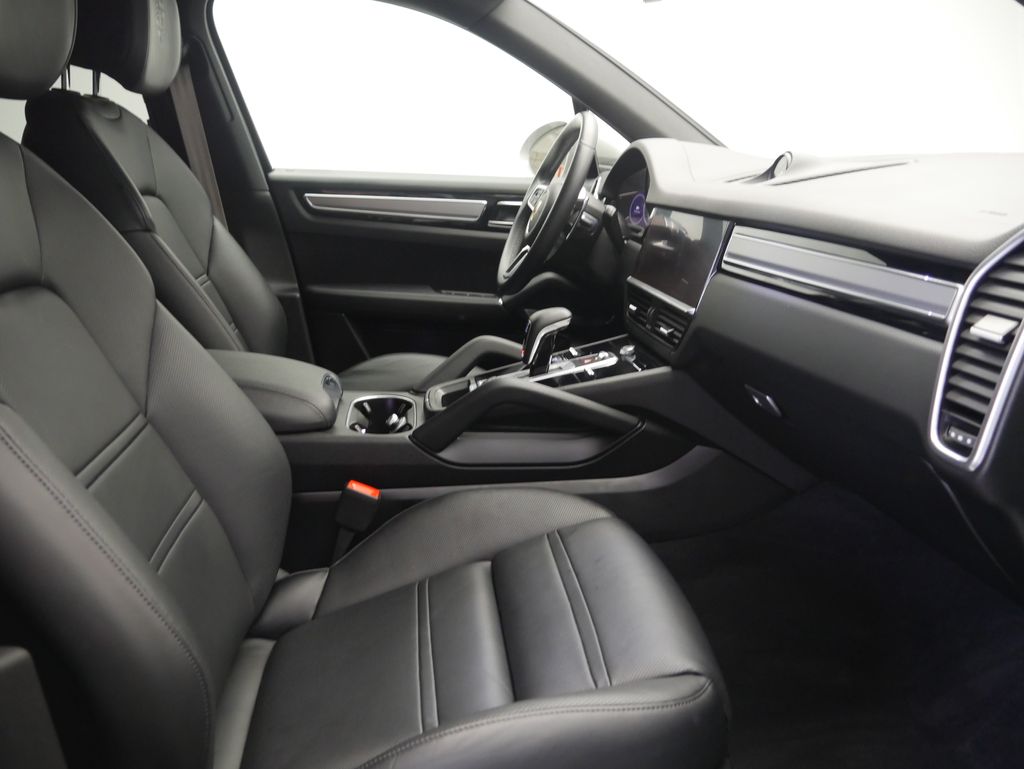 Thumbnail: 2023 Porsche Cayenne - 25