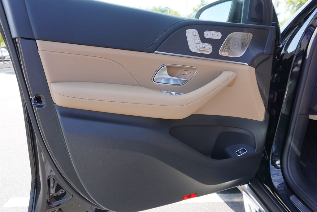 Thumbnail: 2026 Mercedes-Benz GLE - 23