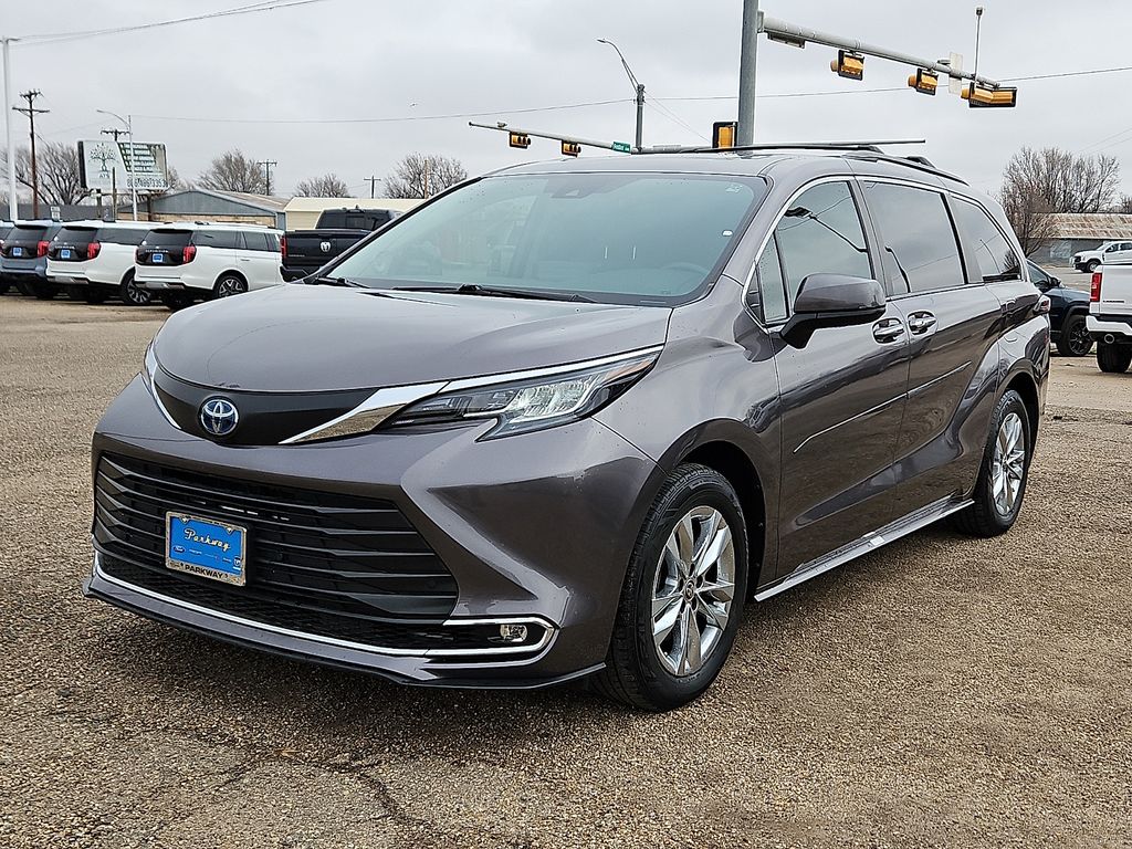 2022 Toyota Sienna XLE
