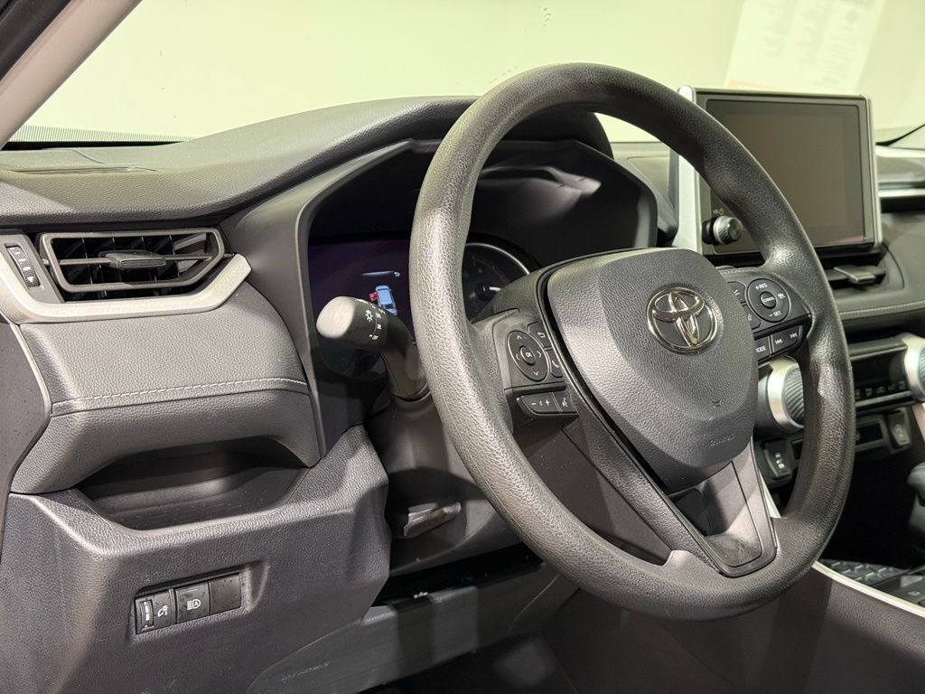 2024 Toyota RAV4 LE 17