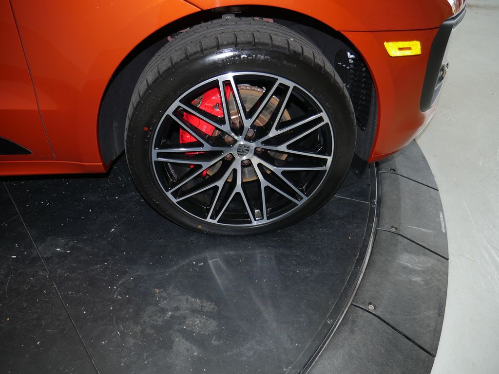 Thumbnail: 2023 Porsche Macan - 17
