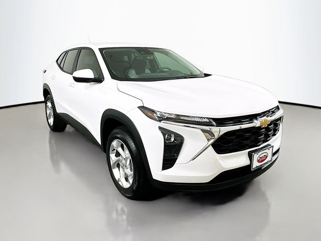 Thumbnail: 2025 Chevrolet Trax - 3