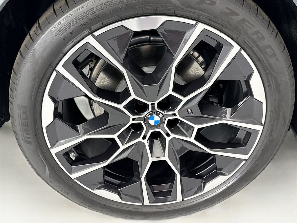 Thumbnail: 2027 BMW X7 - 32