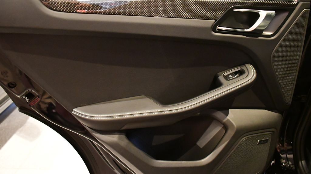 Thumbnail: 2026 Porsche Macan - 22